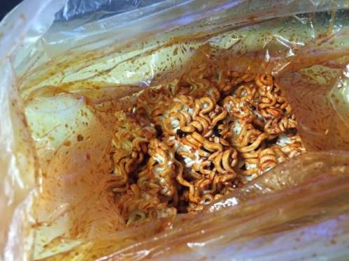 의외로 부셔먹어도 존맛이라는 라면...jpg