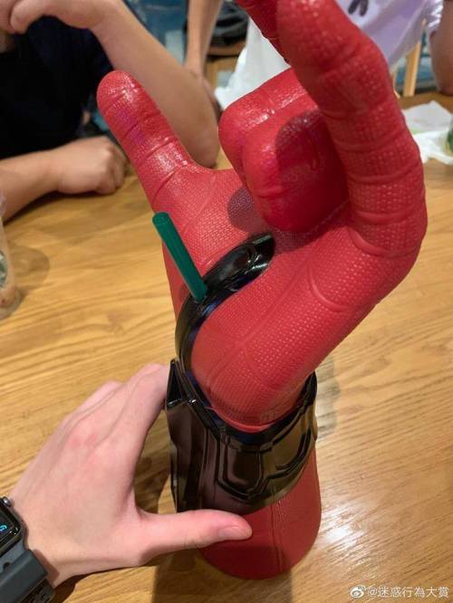 스파이더맨 음료컵.jpg