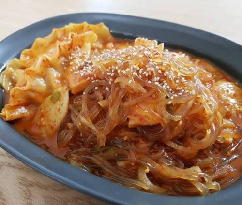 이제는 인기 없는 국수...jpg