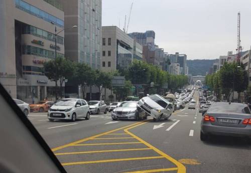 미스테리한 교통사고.jpg