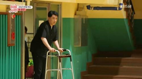 [스압] 20년 만에 만난 친구 모습에 오열.jpg
