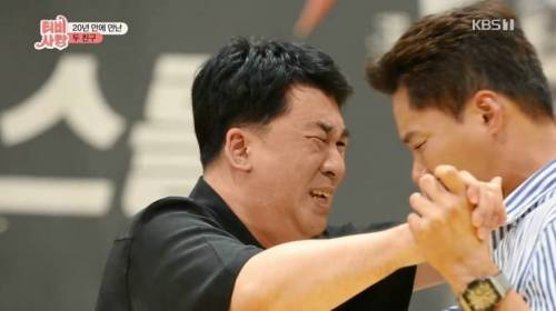 [스압] 20년 만에 만난 친구 모습에 오열.jpg