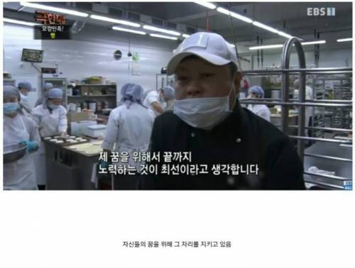 [스압] 하루 천명이상 오는 빵공장의 일상.jpg