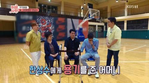 [스압] 20년 만에 만난 친구 모습에 오열.jpg