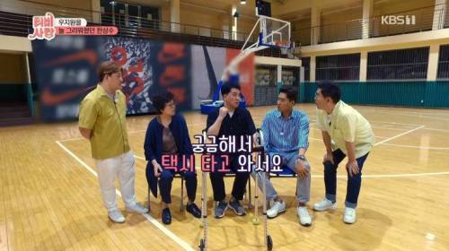 [스압] 20년 만에 만난 친구 모습에 오열.jpg