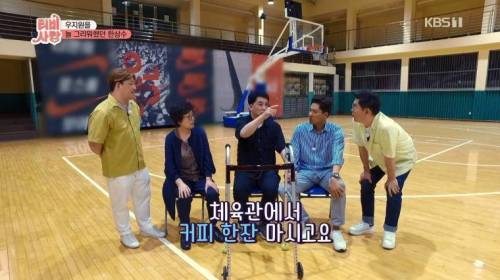 [스압] 20년 만에 만난 친구 모습에 오열.jpg