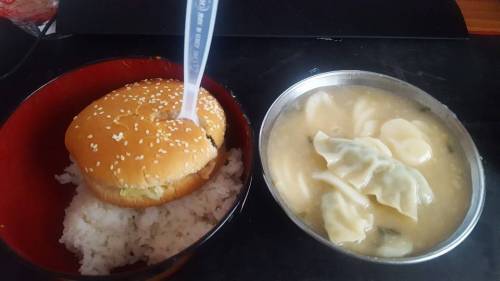 인터넷에서 맛있다고 소문난 불고기 라이스 버거