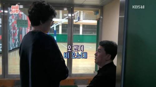 [스압] 20년 만에 만난 친구 모습에 오열.jpg