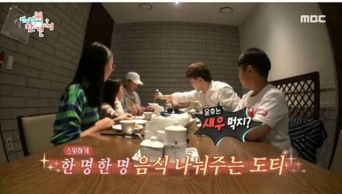 [스압] 윤후와 어린이 팬들 식사초대한 도티.jpg