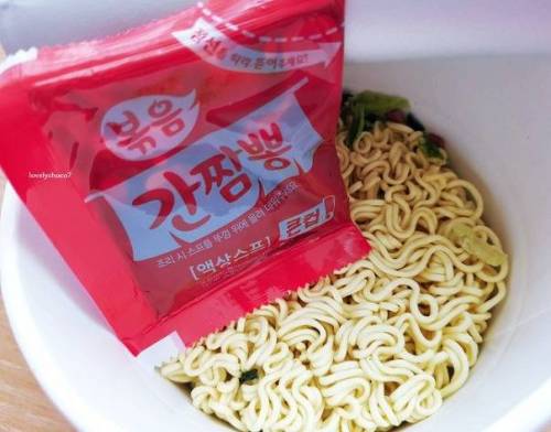 [스압] 군대 매점에서만 매년 30억원 이상 판매된다는 라면....jpg