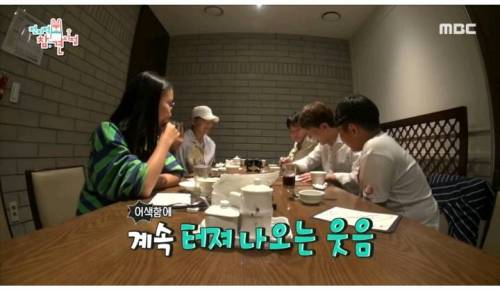[스압] 윤후와 어린이 팬들 식사초대한 도티.jpg