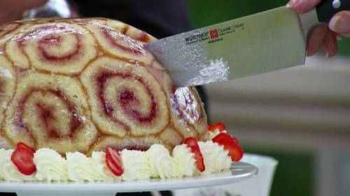 영국의 특이한 케이크.jpg