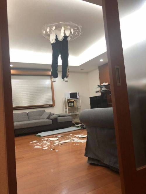 신기한 디자인의 샹들리에.jpg