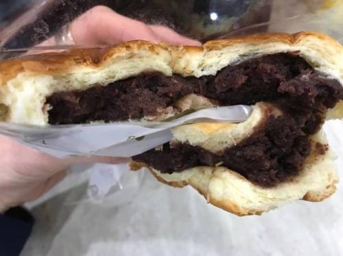사람들이 줄서서 사간다는 단팥빵...jpg