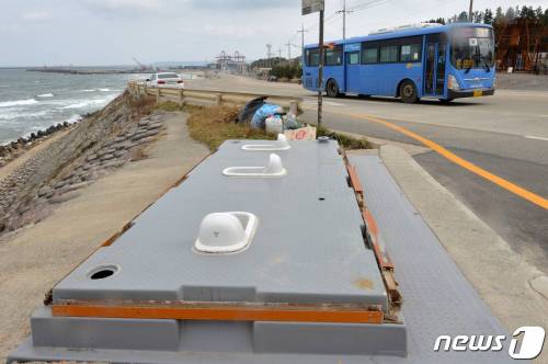 특이점이 온 한국 화장실.jpg