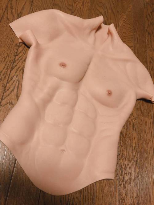 빈약한 몸매를 위한 남성 아이템.jpg