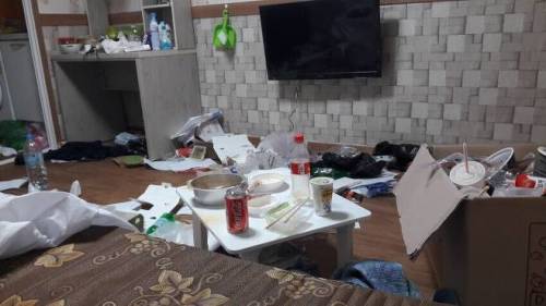 남자 자취방의 현실.jpg