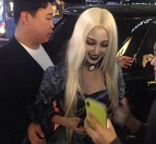 이태원에 나타난 한예슬.jpg