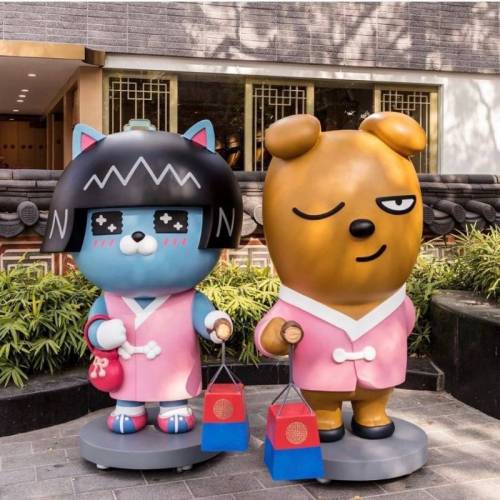 오픈한 카카오프렌즈 스토어 한옥마을점.JPG