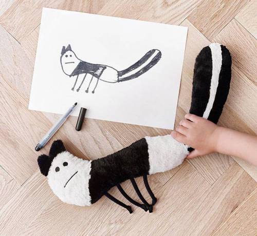 이케아에서 애들 낙서로 만든 인형.jpg
