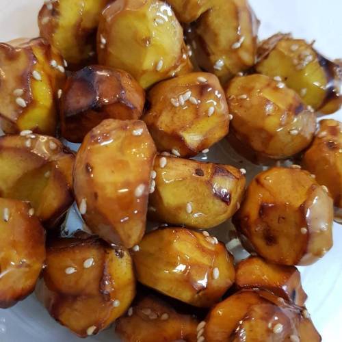 [스압] 고구마 대신 넣고 만들어도 맛있다는 밤 맛탕....jpg