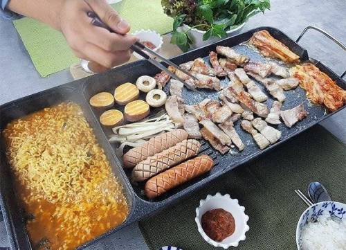 삼겹살 구우면서 라면끓임.....jpg