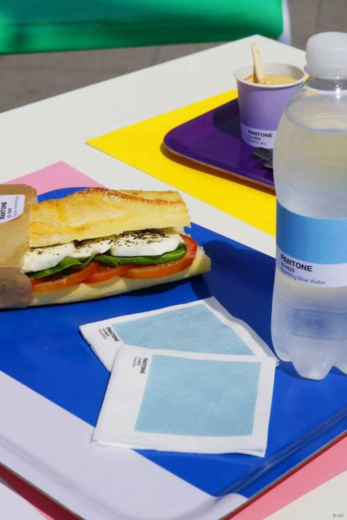 [스압] 색을 맛보는 `팬톤(Pantone) 카페`.jpg