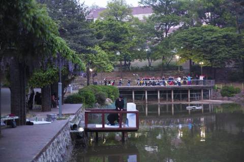 대학교에서 치뤄진 장례식.jpg