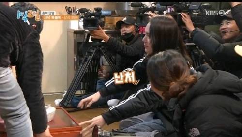 [스압] 떠나는 떡갈비 앞에 간절히 무릎꿇은 김선호.jpg
