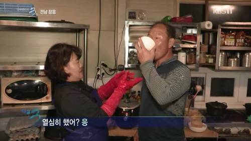 희망의 끈을 놓지 않는 부인.jpg