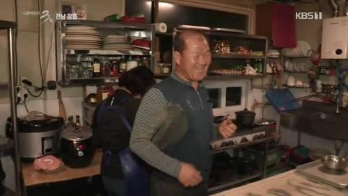 희망의 끈을 놓지 않는 부인.jpg