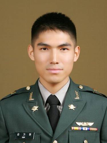 육군 최연소 준위.jpg