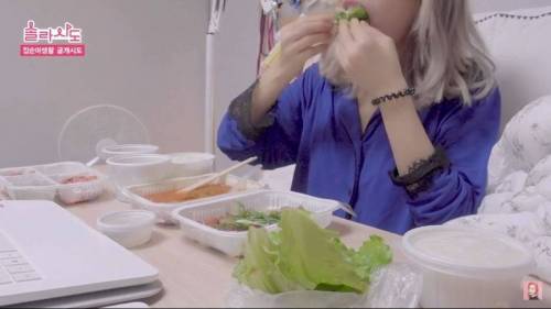 마마무 솔라가 일상영상 올렸는데 관심밖이 된 이유.jpg