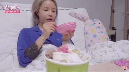 마마무 솔라가 일상영상 올렸는데 관심밖이 된 이유.jpg