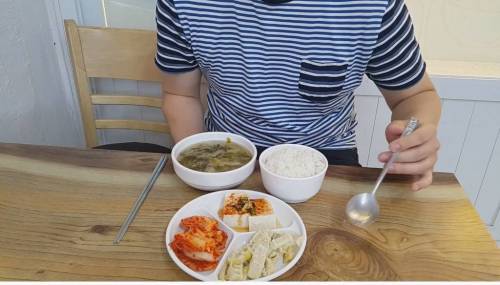[스압] 방송에 여러번 나온 광주 대인시장에 있는 천원 백반 실제 비쥬얼.jpg