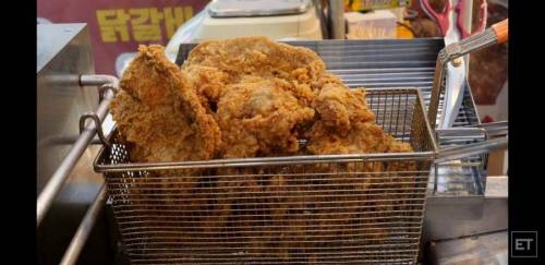 요즘 부산 깡통 시장 명물..jpg