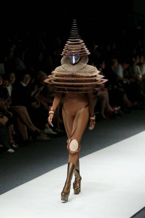 [스압] 도대체 누구를 위한 패션인가.jpg