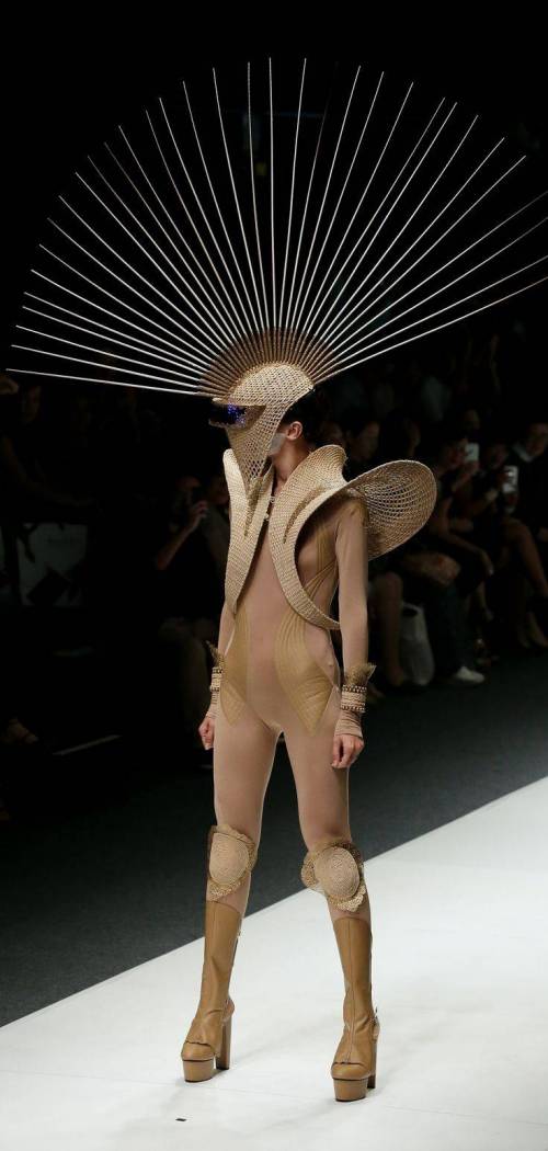 [스압] 도대체 누구를 위한 패션인가.jpg
