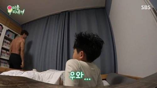[스압] 유세윤 아들의 소원을 위해 한 몸 바치는 상남자 김종국.jpg