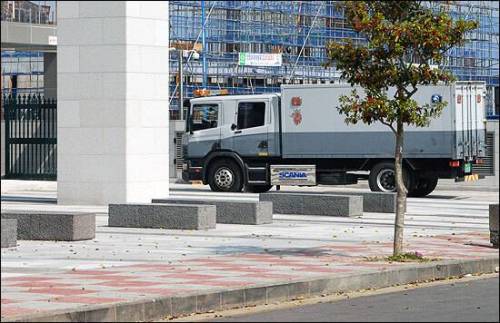한국에서 가장 비싼걸 운송하는 차.jpg