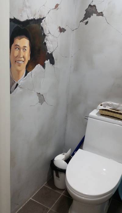 어느 카페의 화장실.jpg