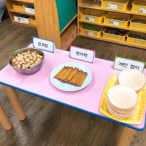유치원에서 핫한 과자뷔페.jpg