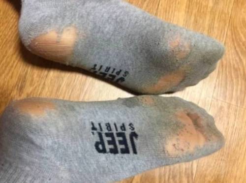 양말을 신을 걸까 안 신은 걸까