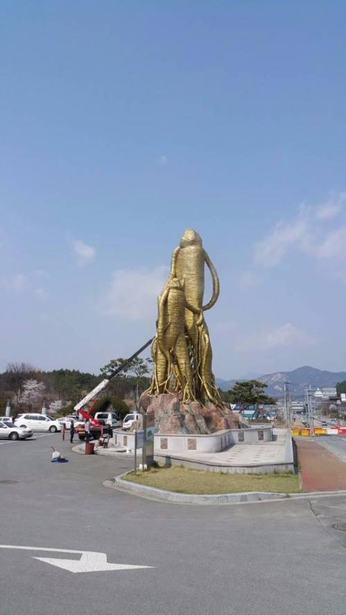 [스압] 각지역 흥미로운 조형물들 .jpg
