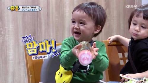 젖병에 곰탕 넣어먹는 벤틀리.jpg