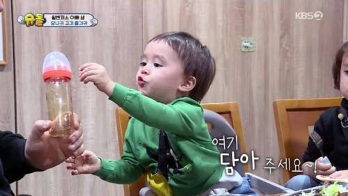 젖병에 곰탕 넣어먹는 벤틀리.jpg