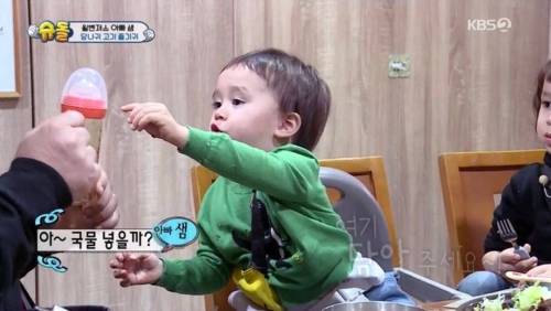 젖병에 곰탕 넣어먹는 벤틀리.jpg