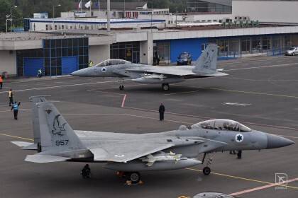 한쪽 날개를 잃고 돌아온 F-15