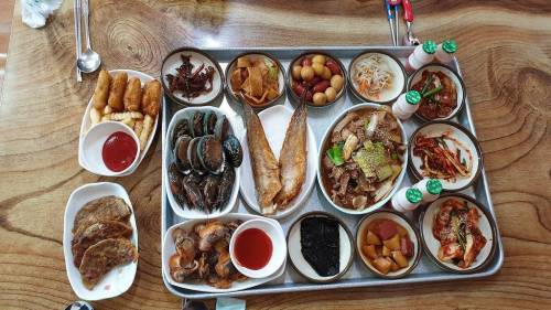 가성비 끝판왕 8천원 정식.jpg