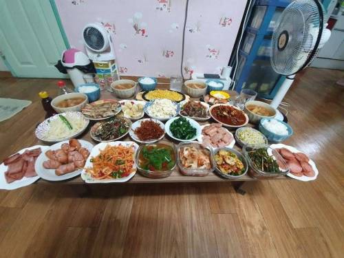 [스압] 식탁이 작은 엠팍유저의 저녁상.jpg